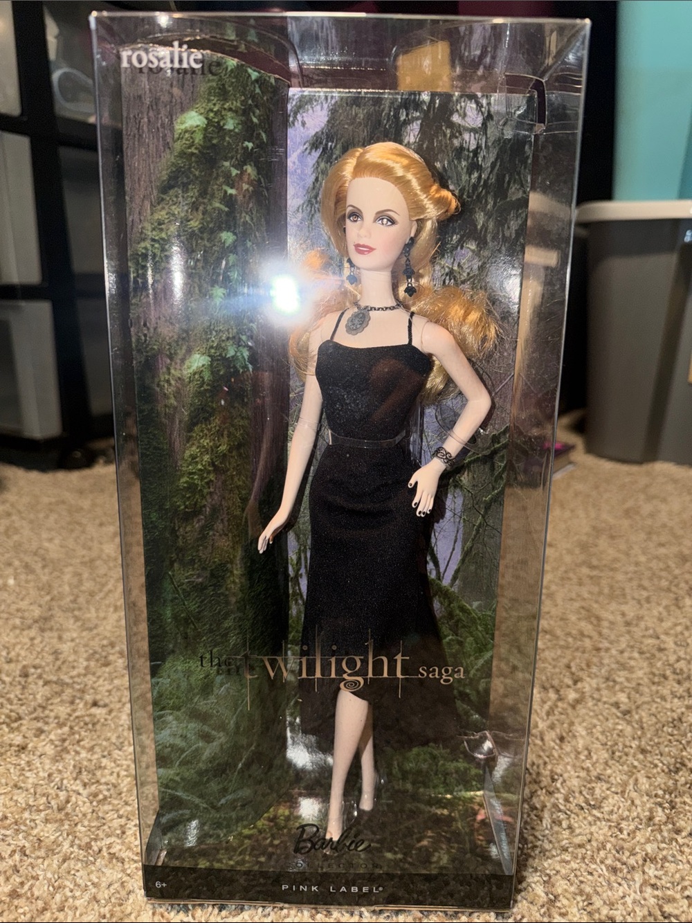 Twilight Saga Rosalie Collector Doll - Barbie Pink Label Collection - MINT! - Picture 2 of 12